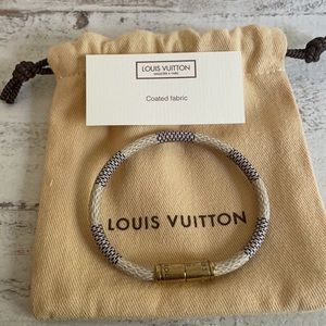 Louis Vuitton Damier azur keep it bracelet size 17